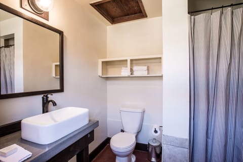 Room, 1 King Bed, Mountain View | Bathroom | Shower, free toiletries, hair dryer, towels