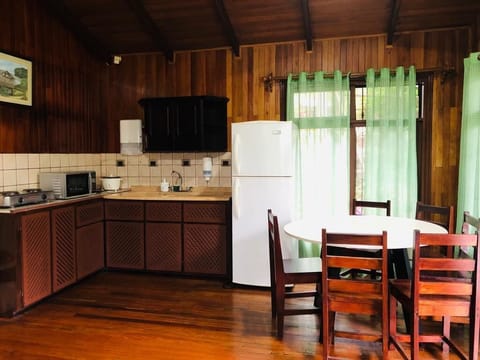 Family Cabin, Mountain View | Private kitchen