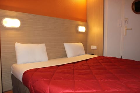 Standard Room, 1 Double Bed | Premium bedding, desk, travel crib, free WiFi