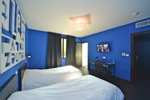 Twin Room | Desk, free cribs/infant beds, free WiFi, bed sheets