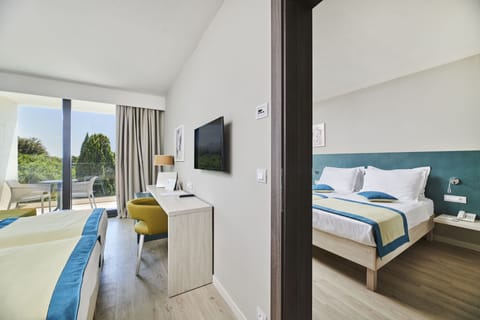 Classic Room, Connecting Rooms (Superior) | 1 bedroom, in-room safe, desk, blackout drapes