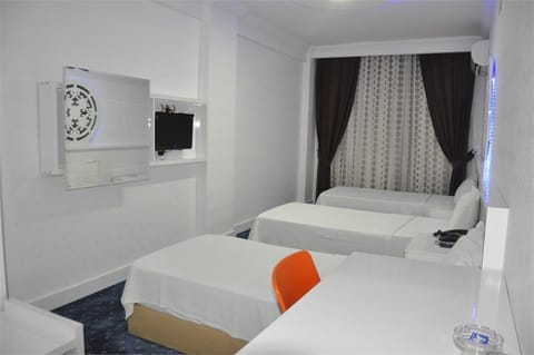 Standard Triple Room | In-room safe, soundproofing, free WiFi, bed sheets