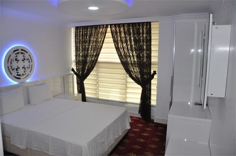 Standard Triple Room | In-room safe, soundproofing, free WiFi, bed sheets