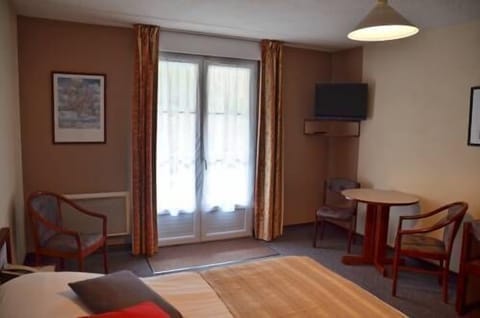 Desk, soundproofing, free WiFi, wheelchair access