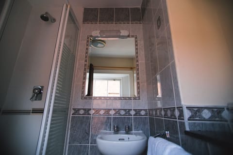 Standard Single Room, 1 Twin Bed | Bathroom | Hair dryer, towels, soap, shampoo