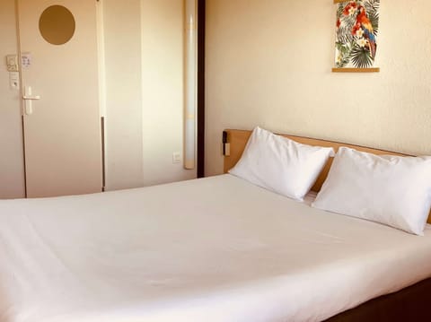 Standard Room, 1 Double Bed | Desk, blackout drapes, free cribs/infant beds, free WiFi