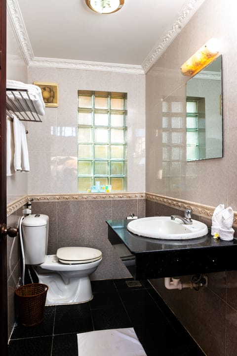 Villa, 3 Bedrooms | Bathroom | Bathtub, free toiletries, hair dryer, bathrobes