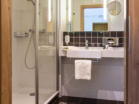 Family Room | Bathroom | Free toiletries, hair dryer, bathrobes, slippers