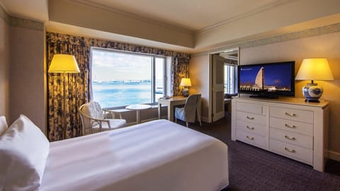 Junior Suite, 2 Twin Beds, Harbor View | Minibar, in-room safe, desk, laptop workspace