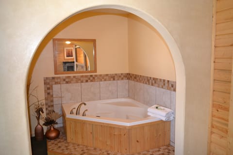 Luxury Suite, Non Smoking, Jetted Tub | Private spa tub
