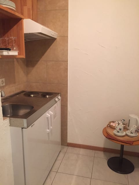 Large Room With Kitchenette - No View - Souterrain | Private kitchenette | Coffee/tea maker, electric kettle