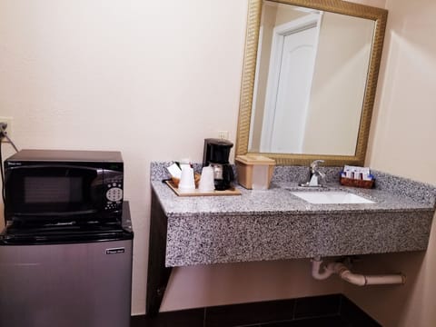 Deluxe Room, 2 Queen Beds, Non Smoking | Bathroom sink