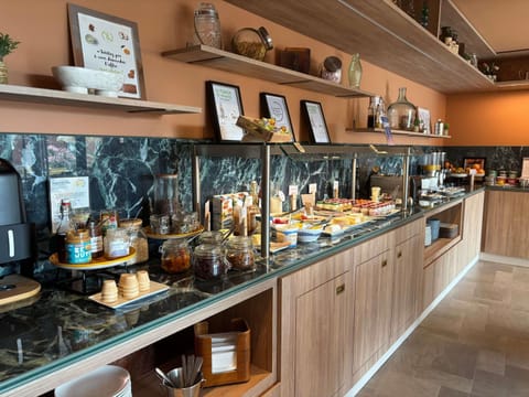 Daily buffet breakfast (EUR 19.00 per person)