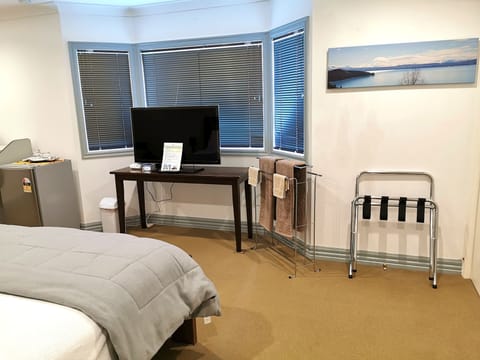 Deluxe Room, 1 King Bed, Garden View (Deluxe Super King Garden View) | Pillowtop beds, iron/ironing board, free WiFi, bed sheets