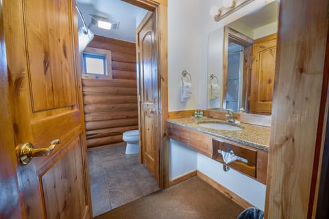 Luxury Cabin, 1 King Bed (No Pets) | Bathroom | Hair dryer, towels, soap, shampoo