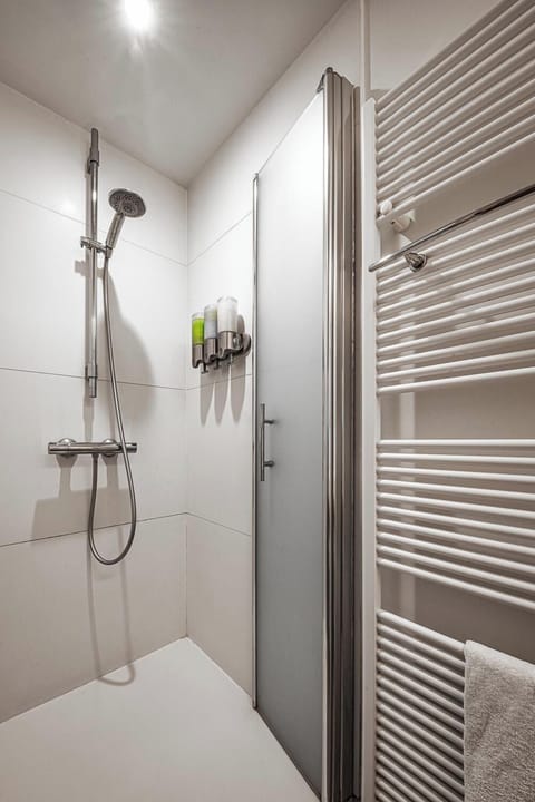 Luxury Double Room, 1 Double Bed (MAS) | Bathroom | Shower, rainfall showerhead, free toiletries, hair dryer