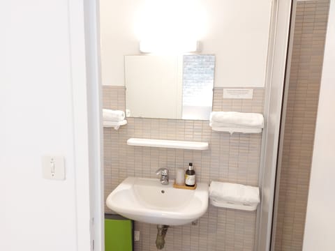 Double Room | Bathroom | Free toiletries, hair dryer, towels