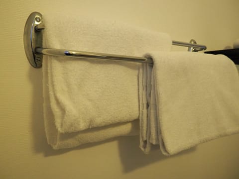 Comfort Double or Twin Room | Bathroom | Free toiletries, hair dryer, towels