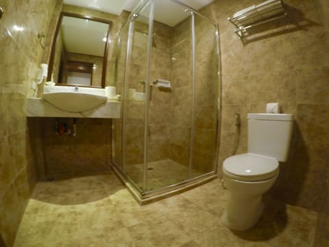 Deluxe Room, 1 Bedroom, Pool View | Bathroom | Shower, free toiletries, hair dryer, bidet