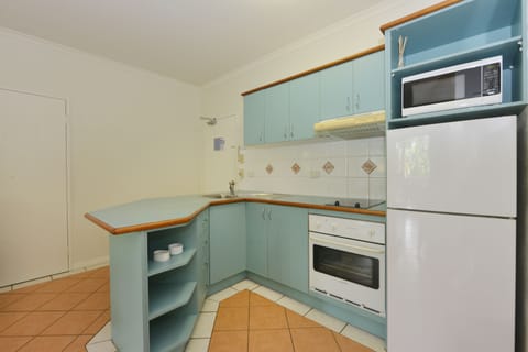 Apartment, 1 Bedroom | Private kitchen | Fridge, microwave, oven, stovetop