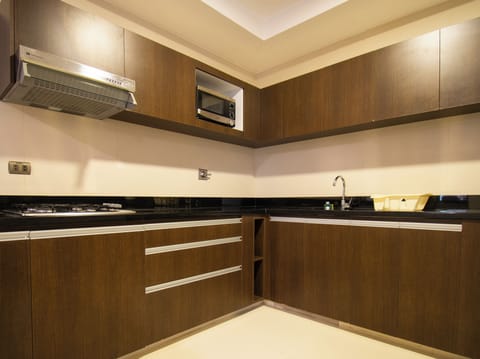 Deluxe Studio Suite | Private kitchen | Electric kettle