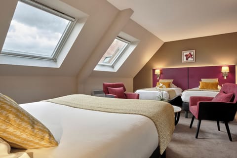 Superior Quadruple Room | In-room safe, desk, blackout drapes, soundproofing