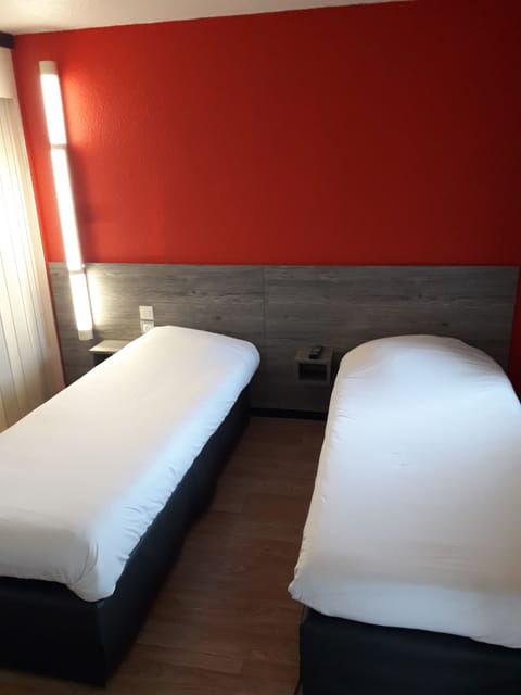 Standard Double Room | Desk, iron/ironing board, free WiFi, bed sheets