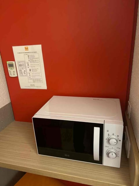 Standard Room, 1 Double Bed | Microwave
