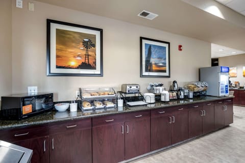 Free daily continental breakfast