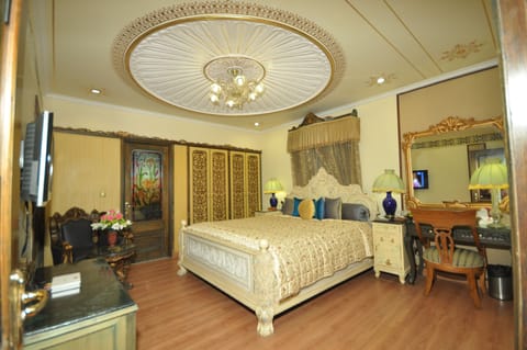 Luxury 1 Suite | Premium bedding, minibar, in-room safe, desk