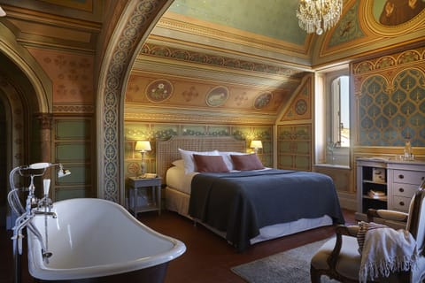 Room La Chapelle | In-room safe, free WiFi, bed sheets