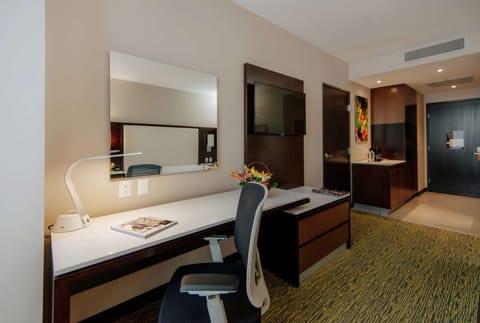 Premium bedding, in-room safe, blackout drapes, free WiFi