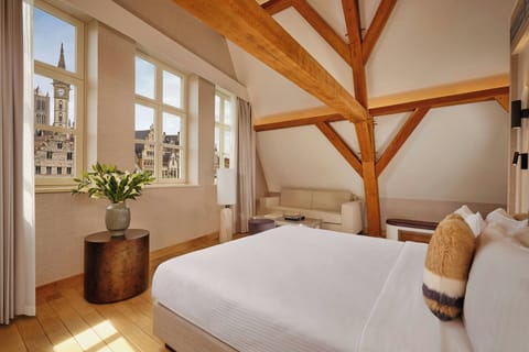 Premium Room, 1 King Bed | 1 bedroom, premium bedding, down comforters, memory foam beds