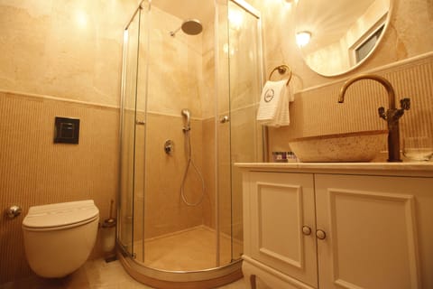 Deluxe Double or Twin Room, Patio, Garden View | Bathroom | Shower, rainfall showerhead, designer toiletries, hair dryer