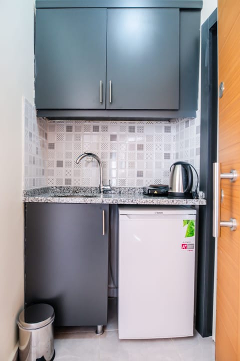 Standard Room | Private kitchen | Fridge, stovetop, electric kettle