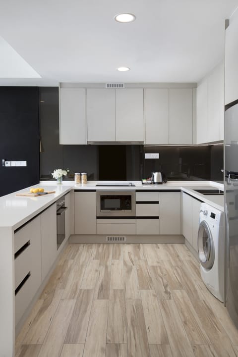 Premier Apartment, 2 Bedrooms | Private kitchen | Fridge, microwave, stovetop, electric kettle