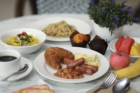 Daily continental breakfast (MYR 37.80 per person)