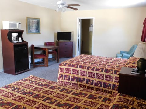 Double Room, 2 Queen Beds, Non Smoking, Refrigerator & Microwave | Free WiFi, bed sheets