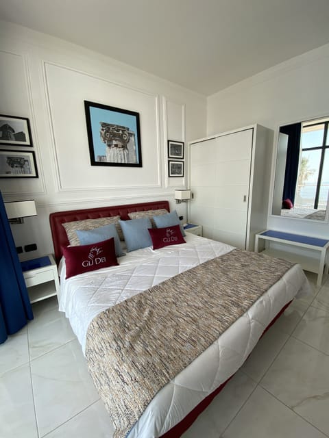 Standard Double or Twin Room, Sea View | Hypo-allergenic bedding, minibar, in-room safe, desk