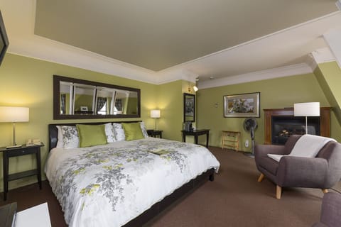 Grand Room, Balcony, River View | Premium bedding, down comforters, iron/ironing board, free WiFi