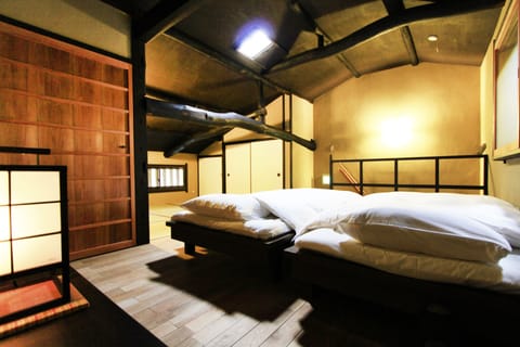 Japanese Style Townhouse - Nishi-no-tai (Beds + Futons) | Desk, free WiFi, bed sheets