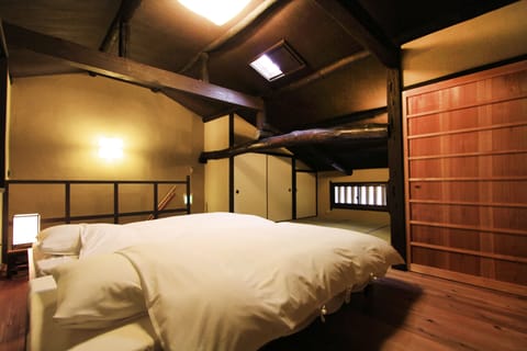 Japanese Style Townhouse - Higashi-no-tai (Beds + Futons) | Desk, free WiFi, bed sheets