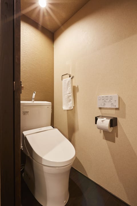 Japanese Style Townhouse | Bathroom | Separate tub and shower, free toiletries, hair dryer, slippers