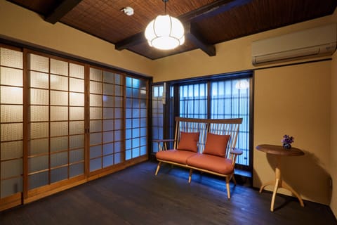 Japanese Style Townhouse | Desk, free WiFi, bed sheets