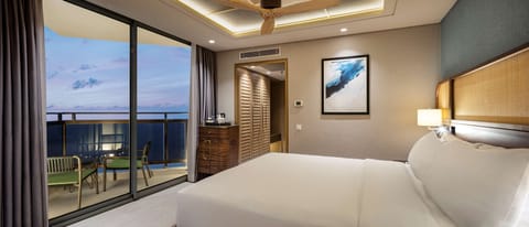 Room, 1 King Bed, Sea View, Corner | View from room