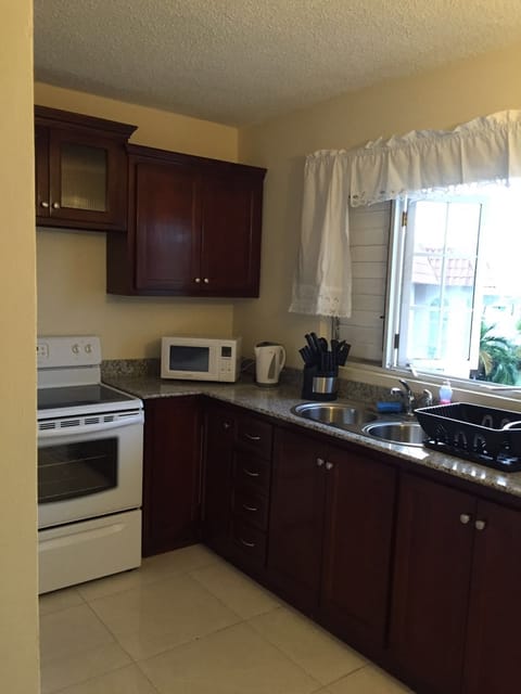 Exclusive Apartment, 1 Bedroom, City View, Courtyard Area | Private kitchen | Full-size fridge, microwave, oven, stovetop