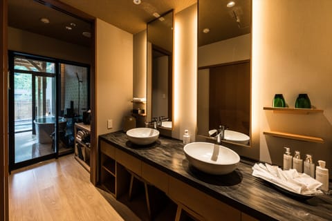 Executive Suite with Open-air Onsen Bath, Non Smoking (Dinner starts at 5pm) | Bathroom | Separate tub and shower, spring water tub, free toiletries, hair dryer