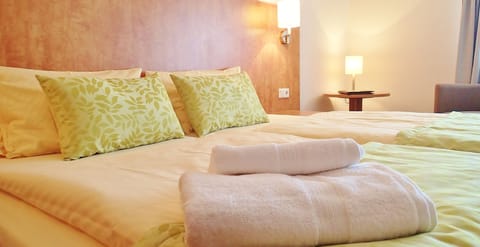 Junior Suite | In-room safe, desk, blackout drapes, soundproofing