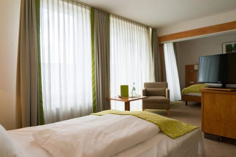 Junior Suite | In-room safe, desk, blackout drapes, soundproofing