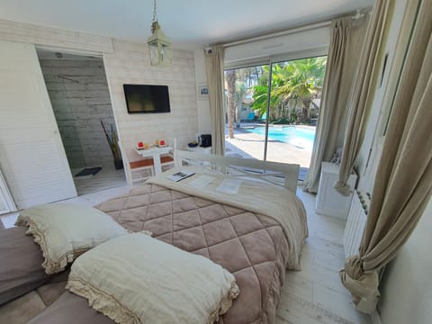 Room BAHAMAS, Golf and Pool View | Minibar, free WiFi, bed sheets